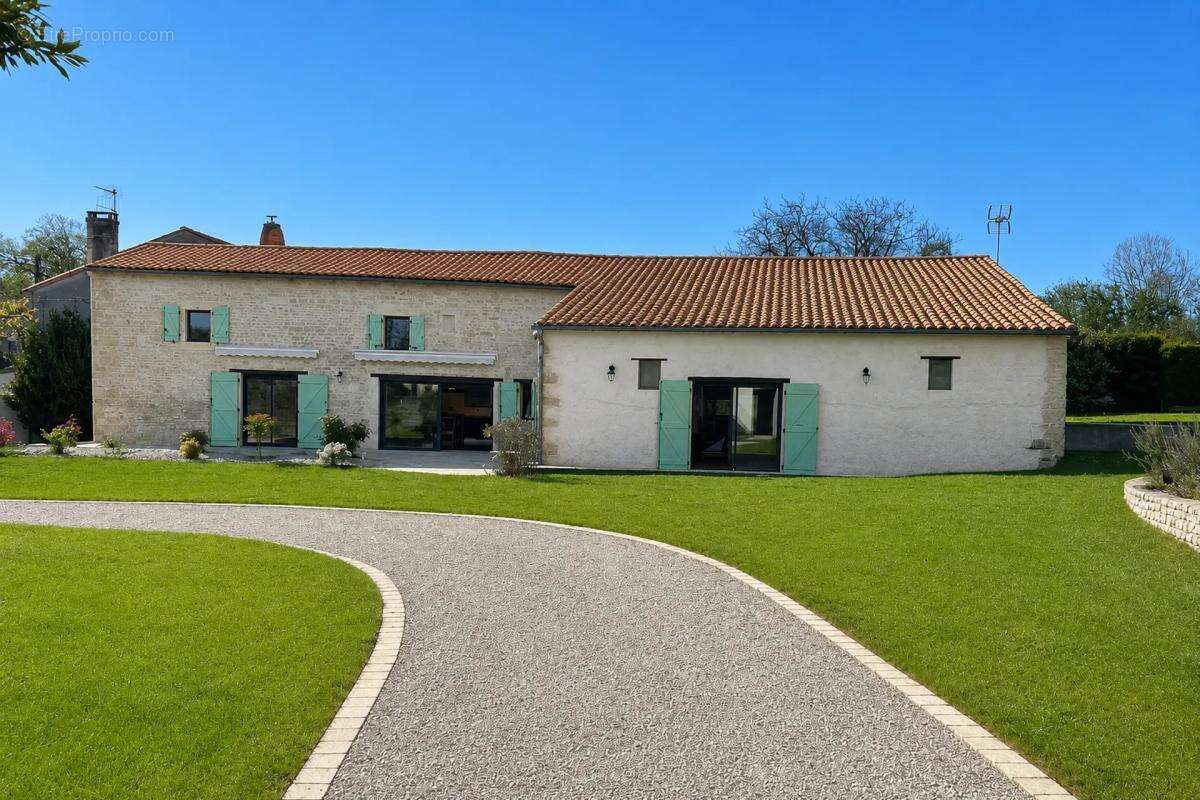 Magnifique maison rénovée à Coulonges-sur-l'Autize - photo 3