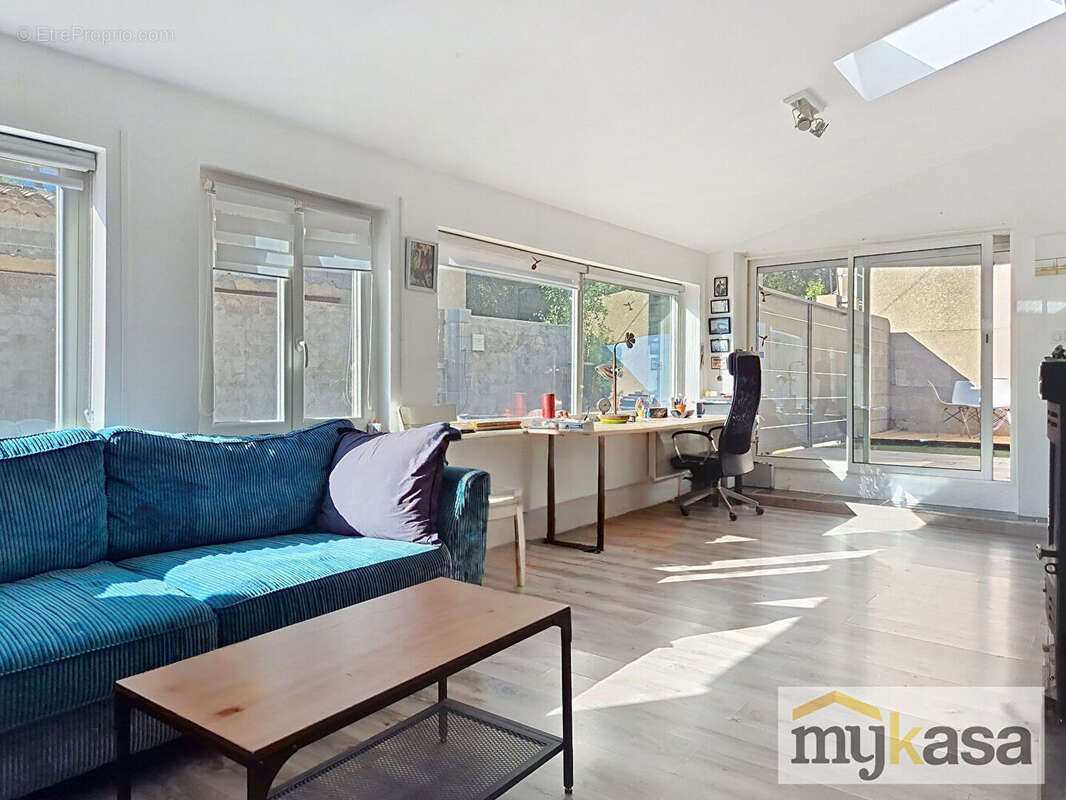 Maison à SAINT-MITRE-LES-REMPARTS