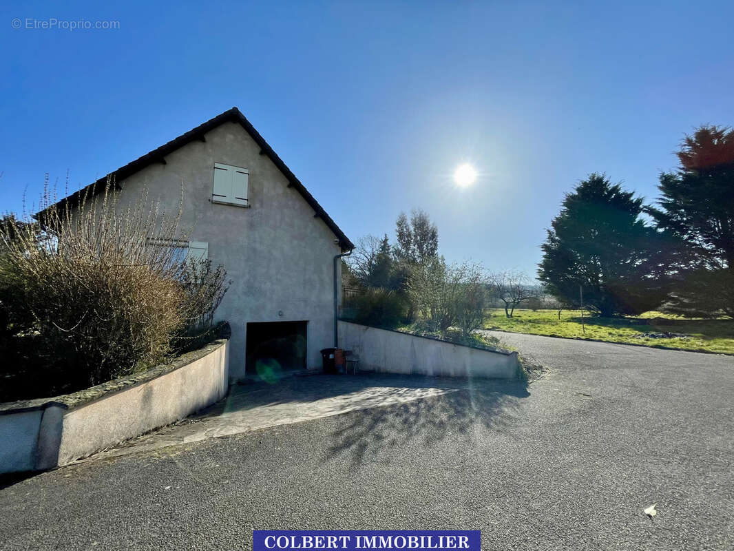 Maison à MONETEAU