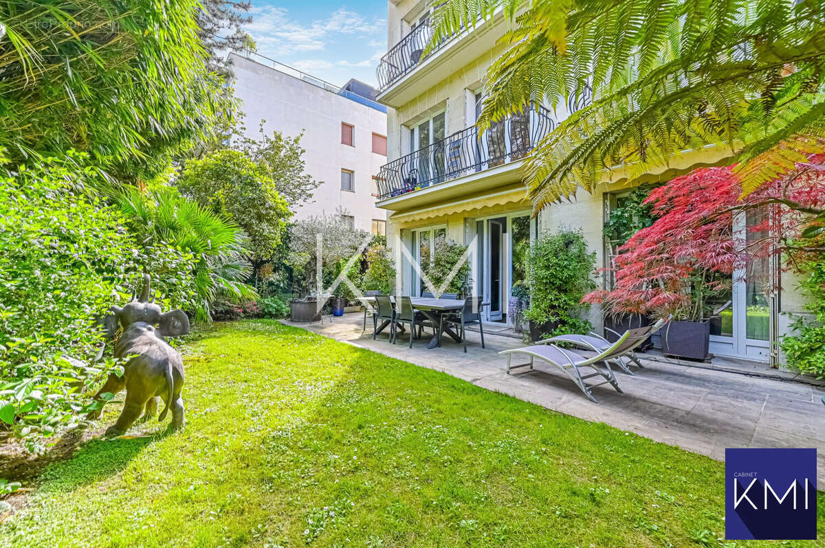 Appartement à NEUILLY-SUR-SEINE