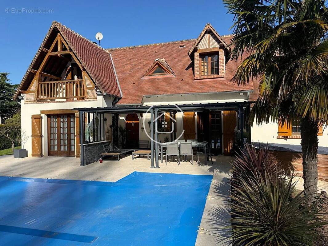 Maison à LA CHAPELLE-VENDOMOISE