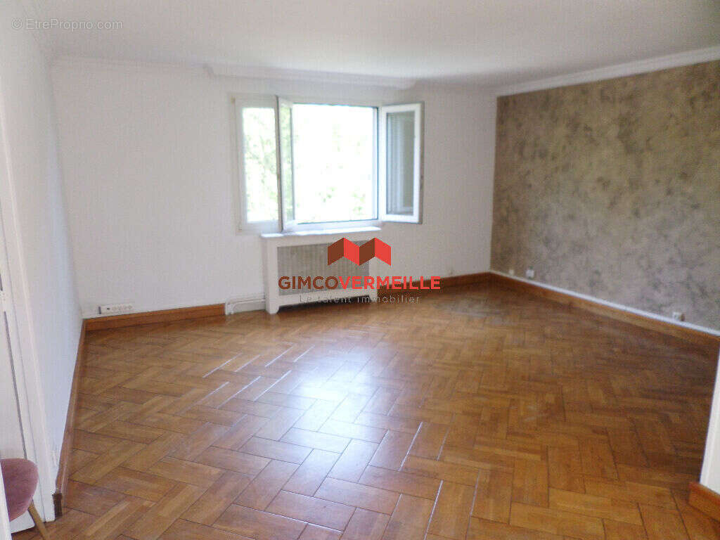 Appartement à LA CELLE-SAINT-CLOUD