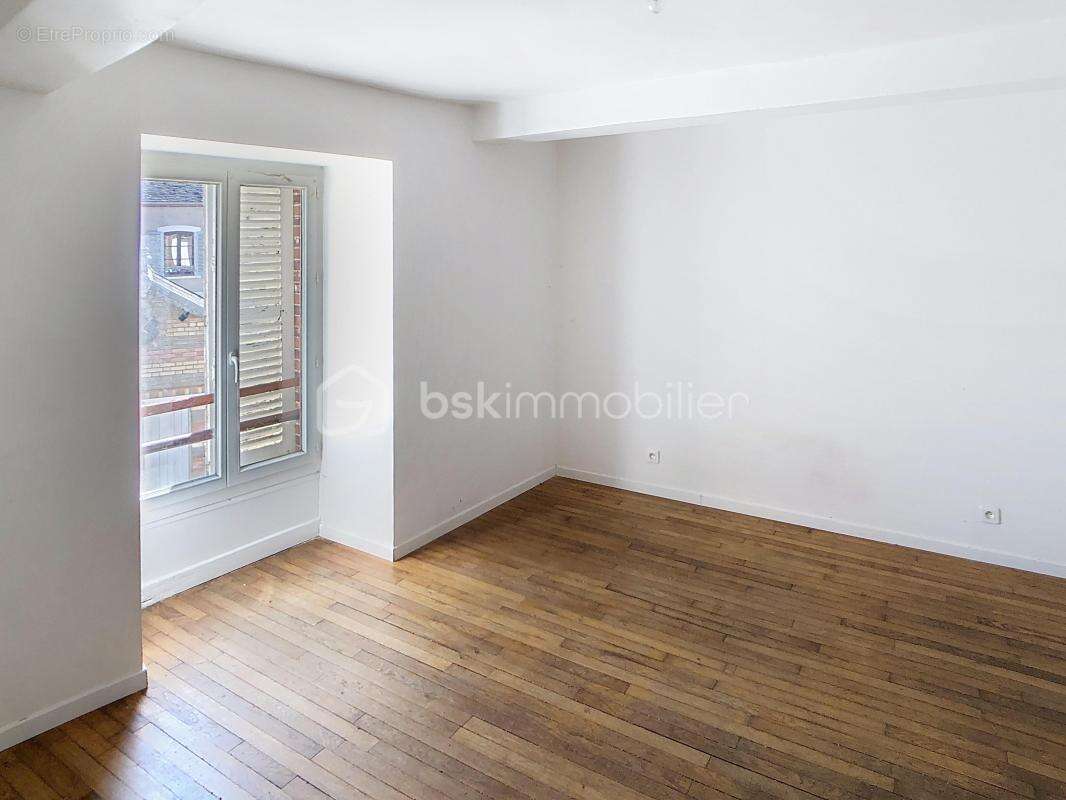 Appartement à CERISIERS