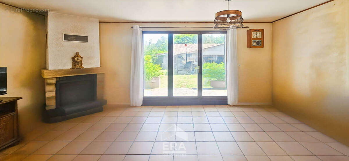 PAREMPUYRE - Maison familiale 160 m² de plain-pied sur 2000 m² de terrain - CALME - photo 5