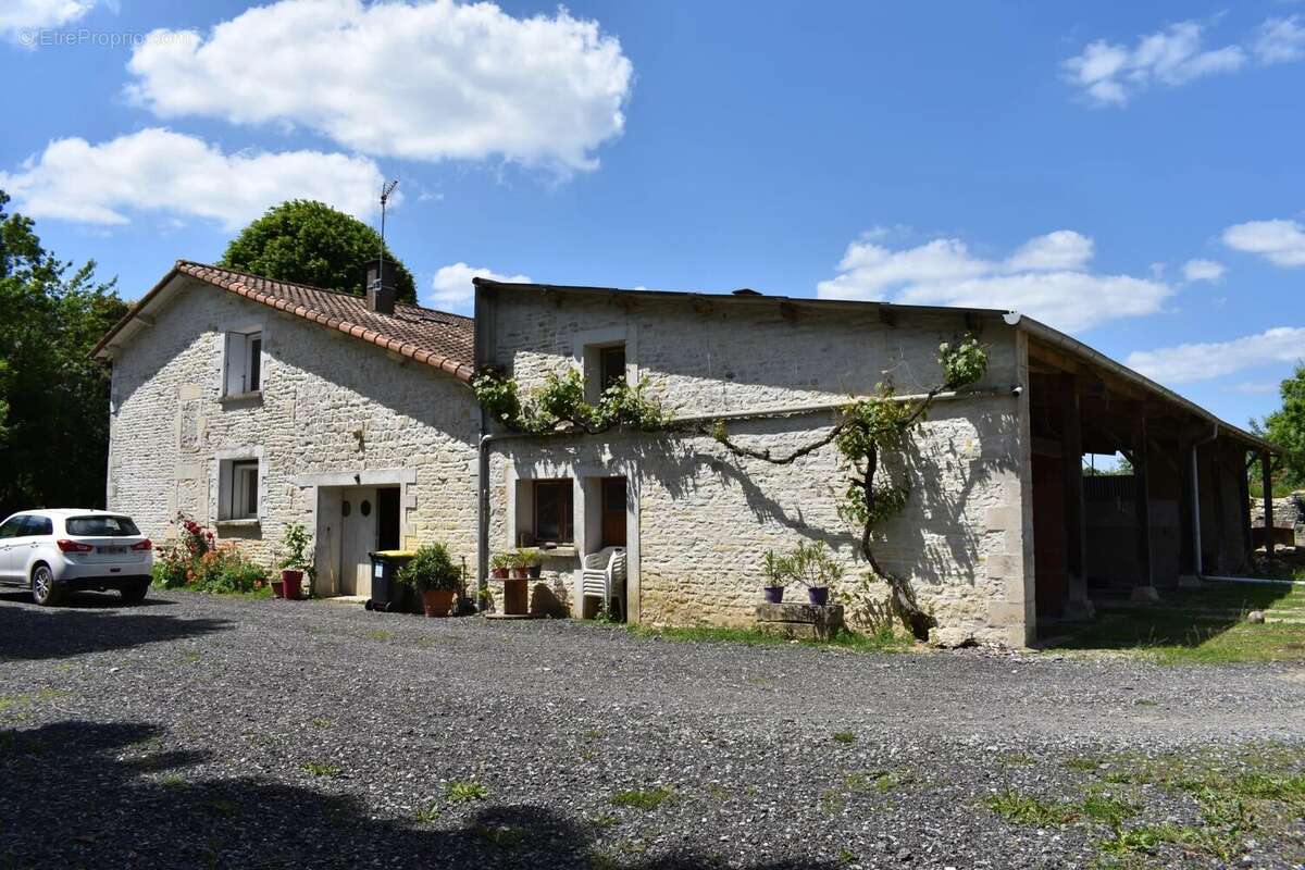 Maison à BEAUVOIR-SUR-NIORT