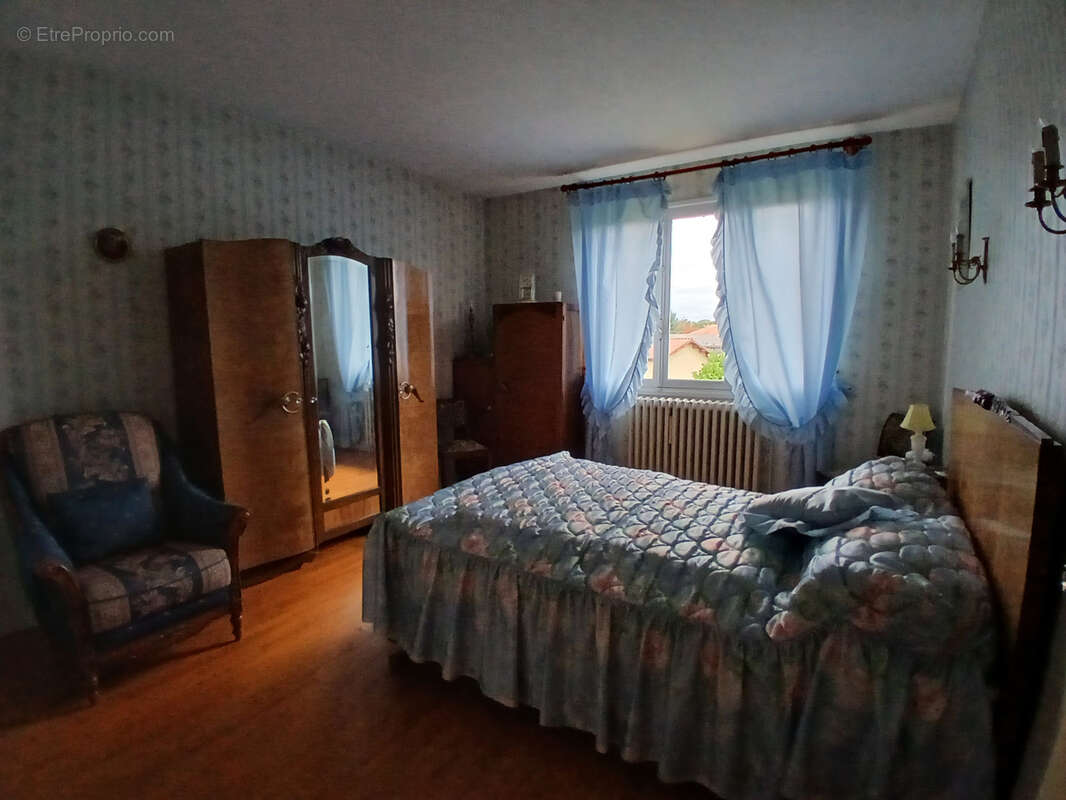 Maison à NERONDE-SUR-DORE