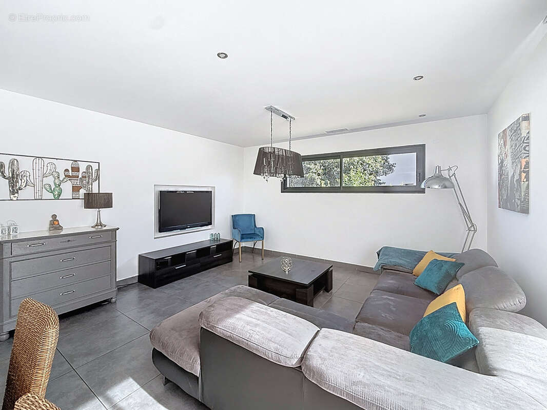 Maison à PEZILLA-LA-RIVIERE