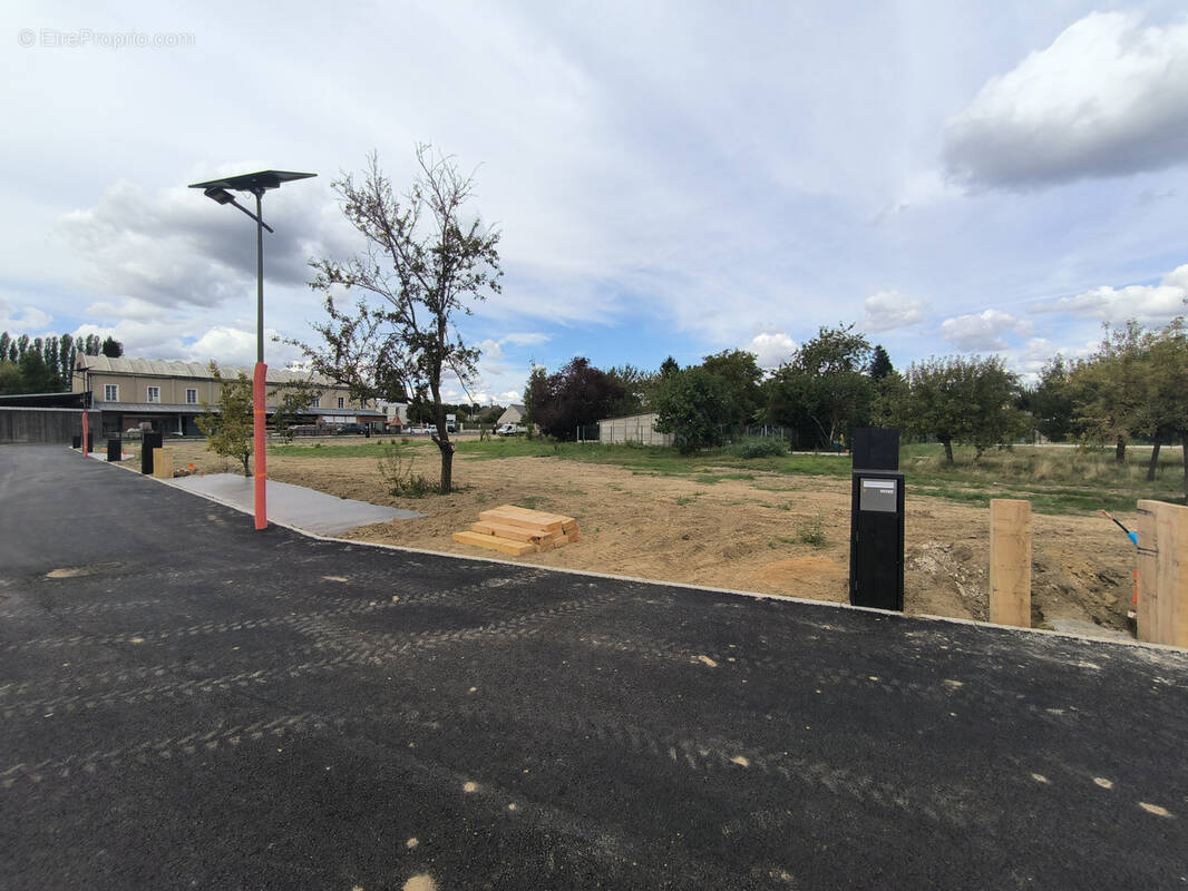 Terrain à LA CROIX-EN-TOURAINE