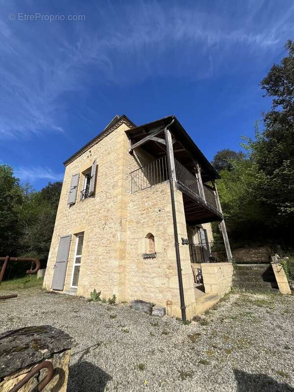 Maison à SAINT-LEON-SUR-VEZERE