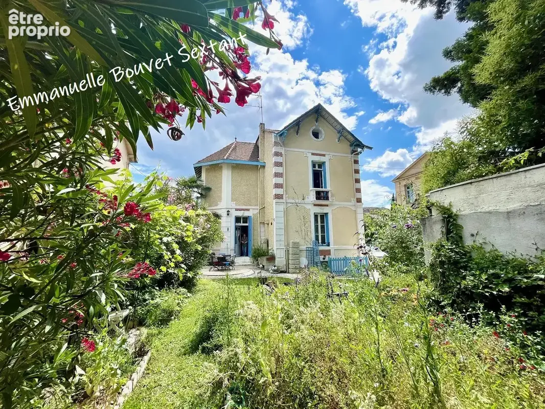 Grande maison bourgeoise fin 19ème, centre-ville, tous commerces à pied, jardin, garage, terrasses - photo 5