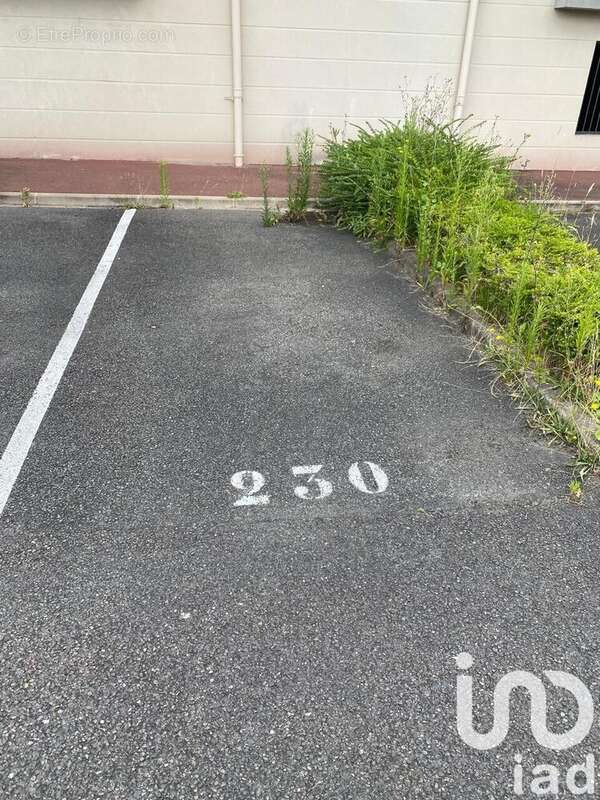 Photo 2 - Parking à PERSAN