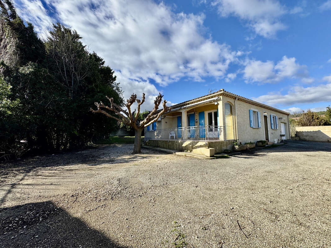 Maison à LAUDUN-L'ARDOISE