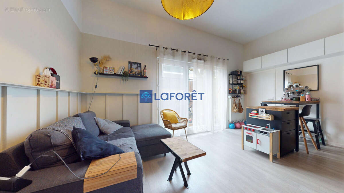 Appartement à PARAY-VIEILLE-POSTE
