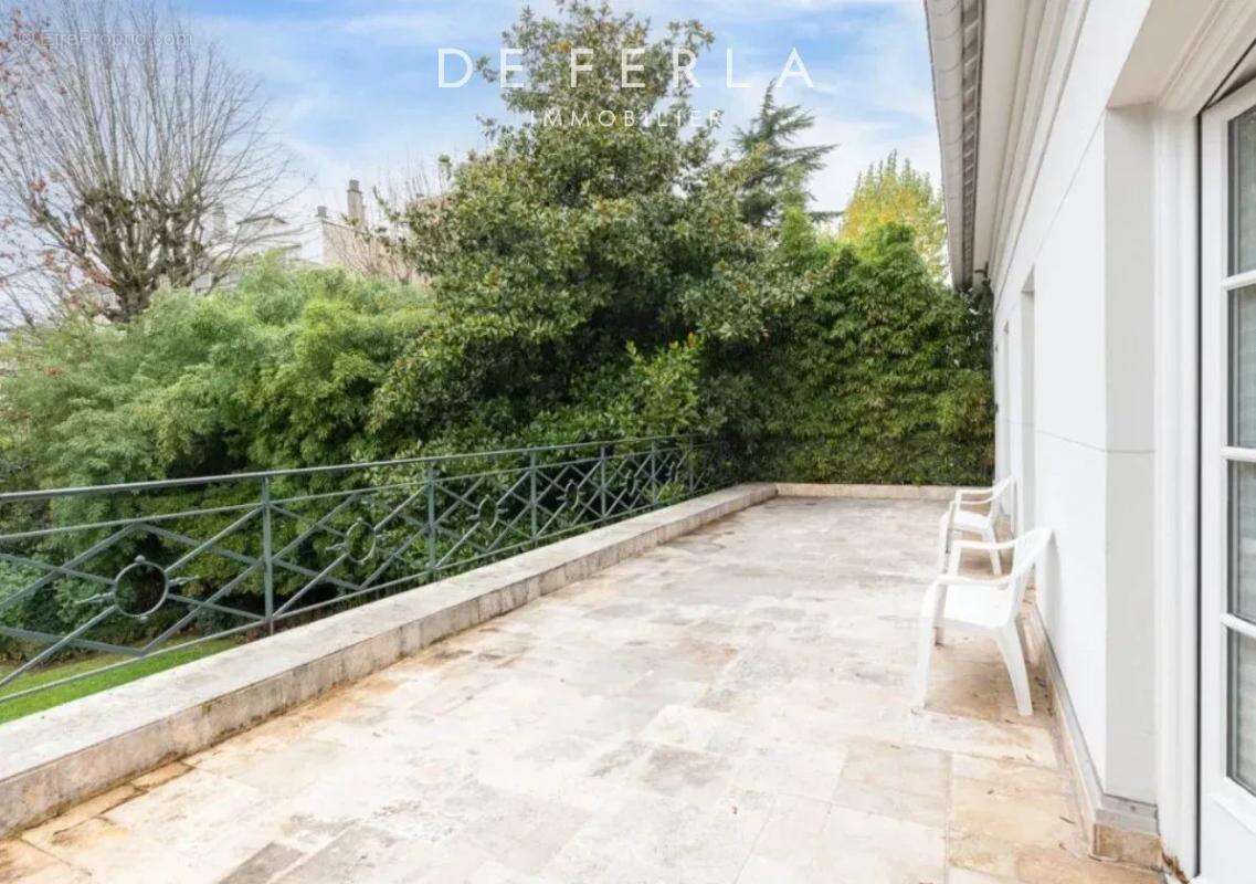 Maison à NEUILLY-SUR-SEINE