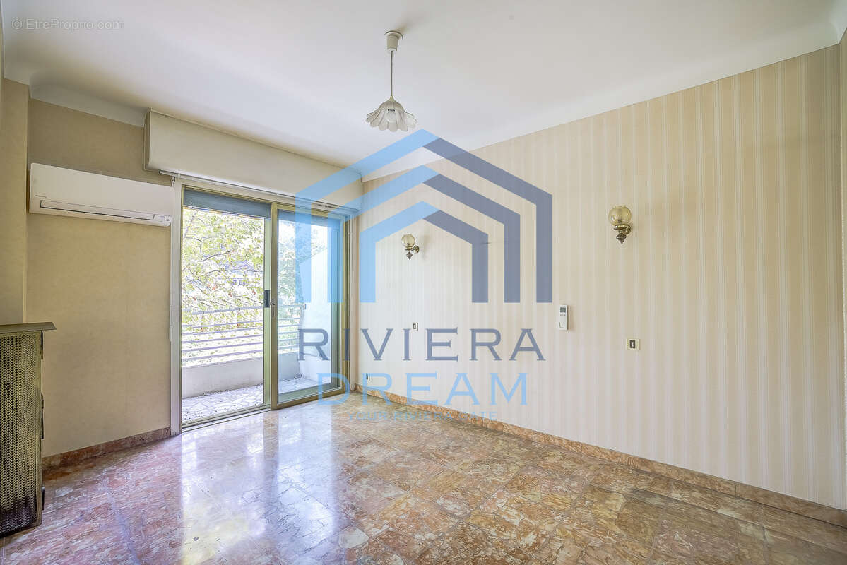 MENTON - Face a la mer, appartement type 3 avec terrasse, cave et parking. - photo 12