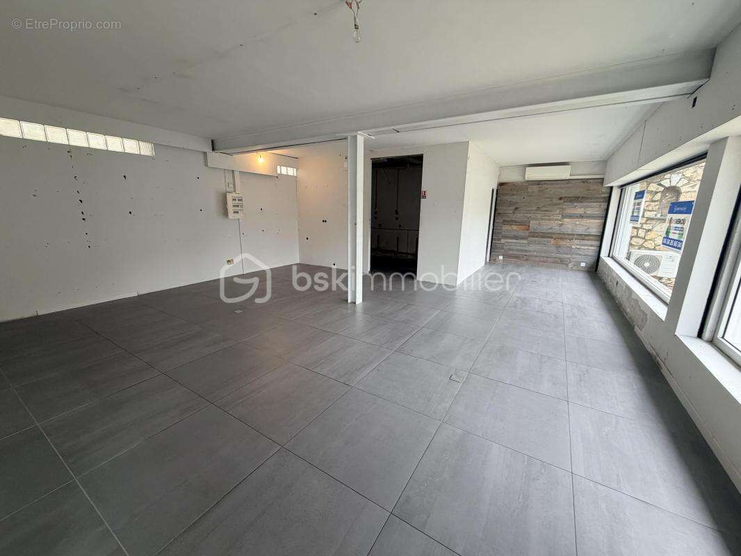 Commerce à SIX-FOURS-LES-PLAGES