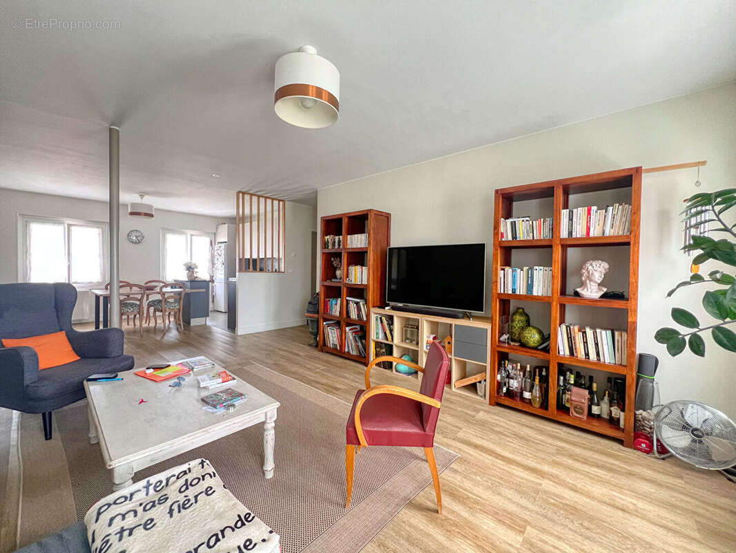 Royan hyper centre-ville - appartement t3 au dernier étage - photo 6