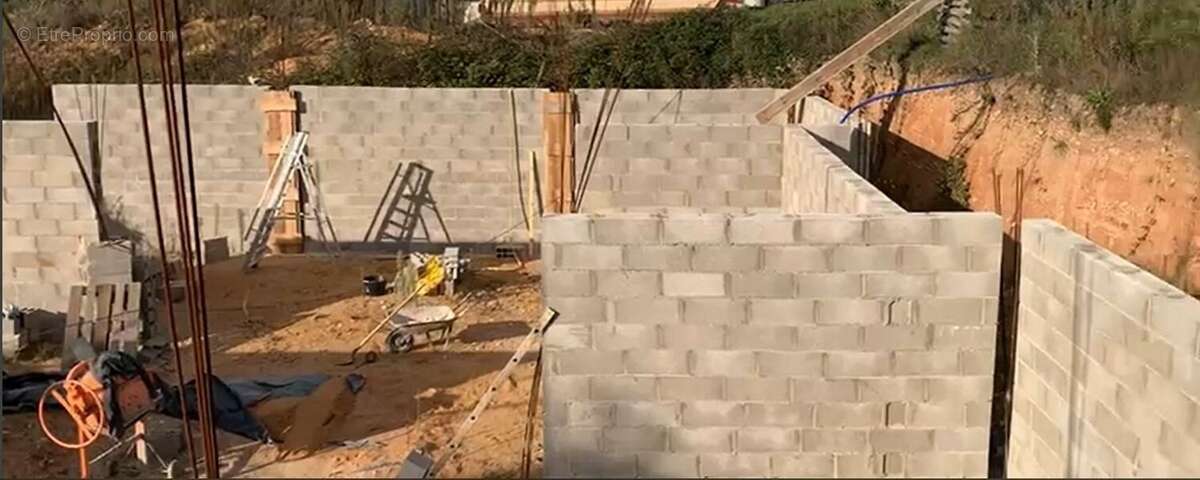 Terrain à FERRIERES-EN-GATINAIS