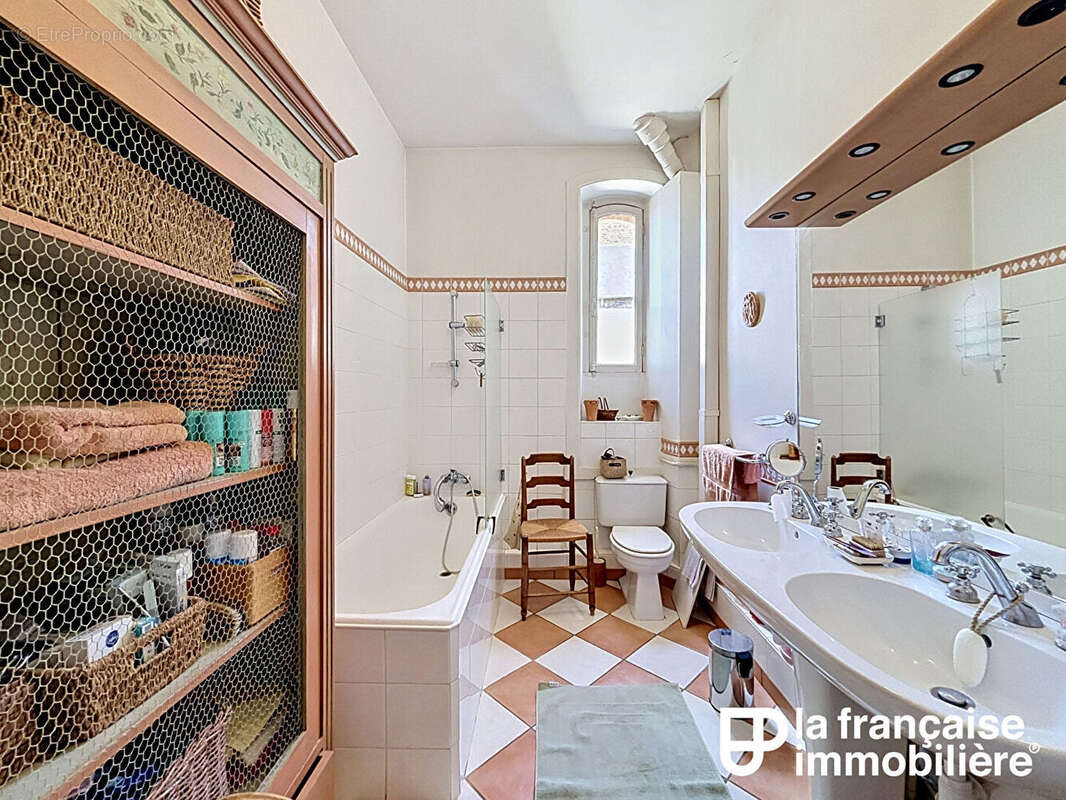 Élégant T5 de caractère à rénover, 148 m² - 4 chambres - photo 7