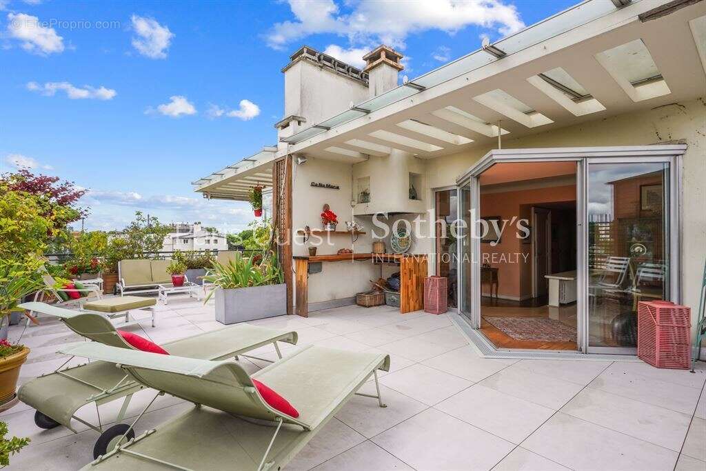 Appartement à NEUILLY-SUR-SEINE