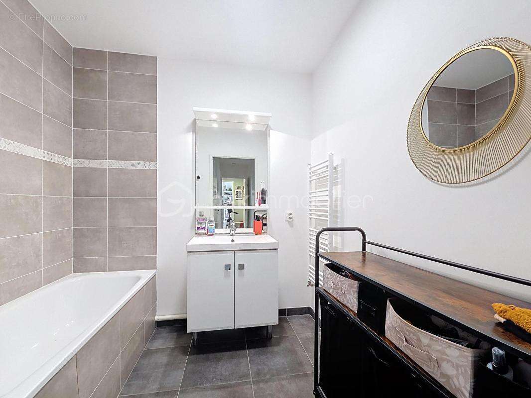 Appartement à EMERAINVILLE