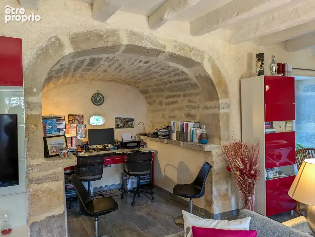 Maison en pierre immaculée avec maison d'hôtes, piscine, spa et jardins paysagers. - photo 7