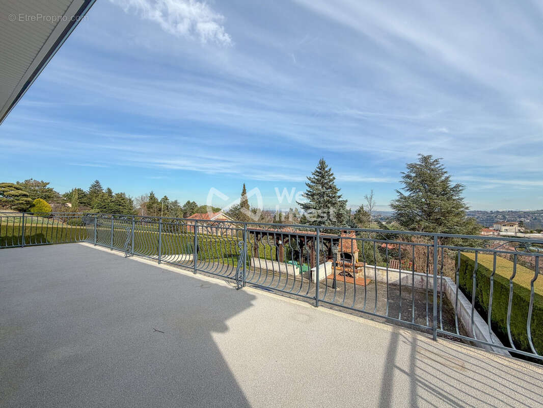 Maison à SAINT-CYR-SUR-LE-RHONE