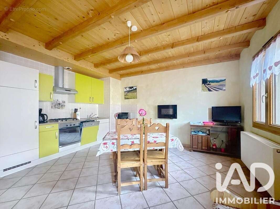 Appartement 445 m² à Bellefontaine  - photo 6