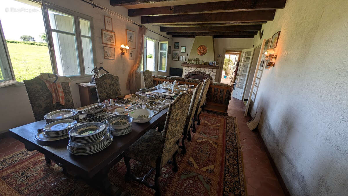 Maison à REIGNAC