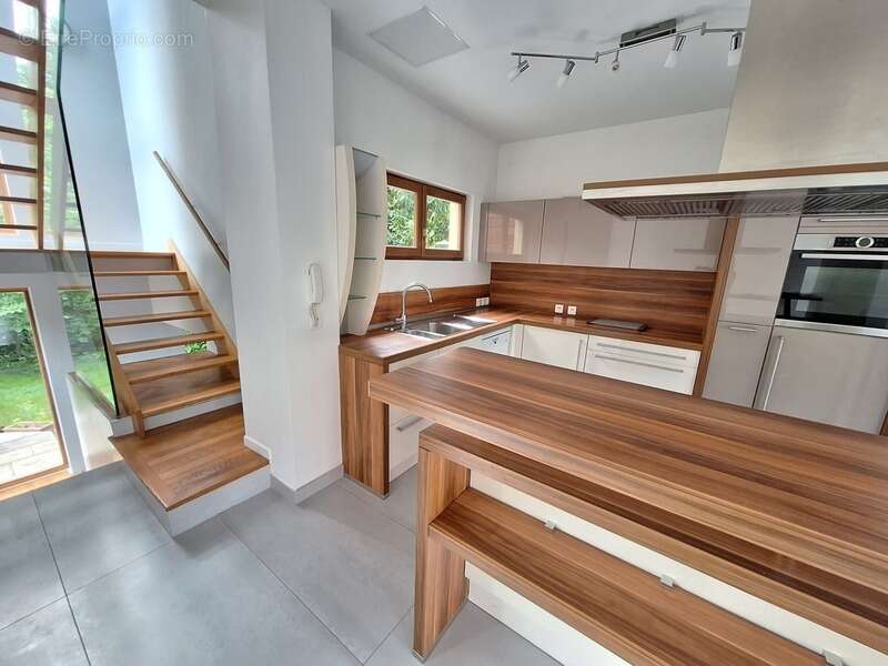 Maison à LA CELLE-SAINT-CLOUD