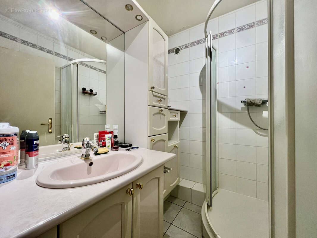 Appartement à BAGNOLS-SUR-CEZE