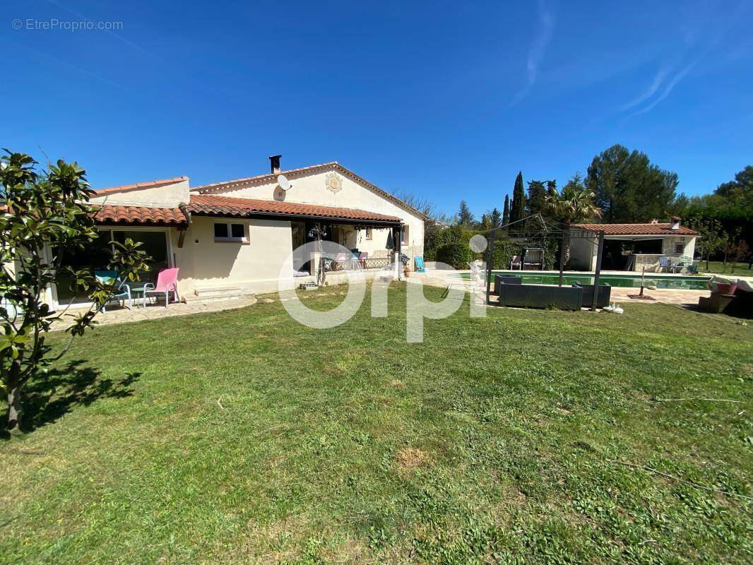 Maison à TOURRETTES