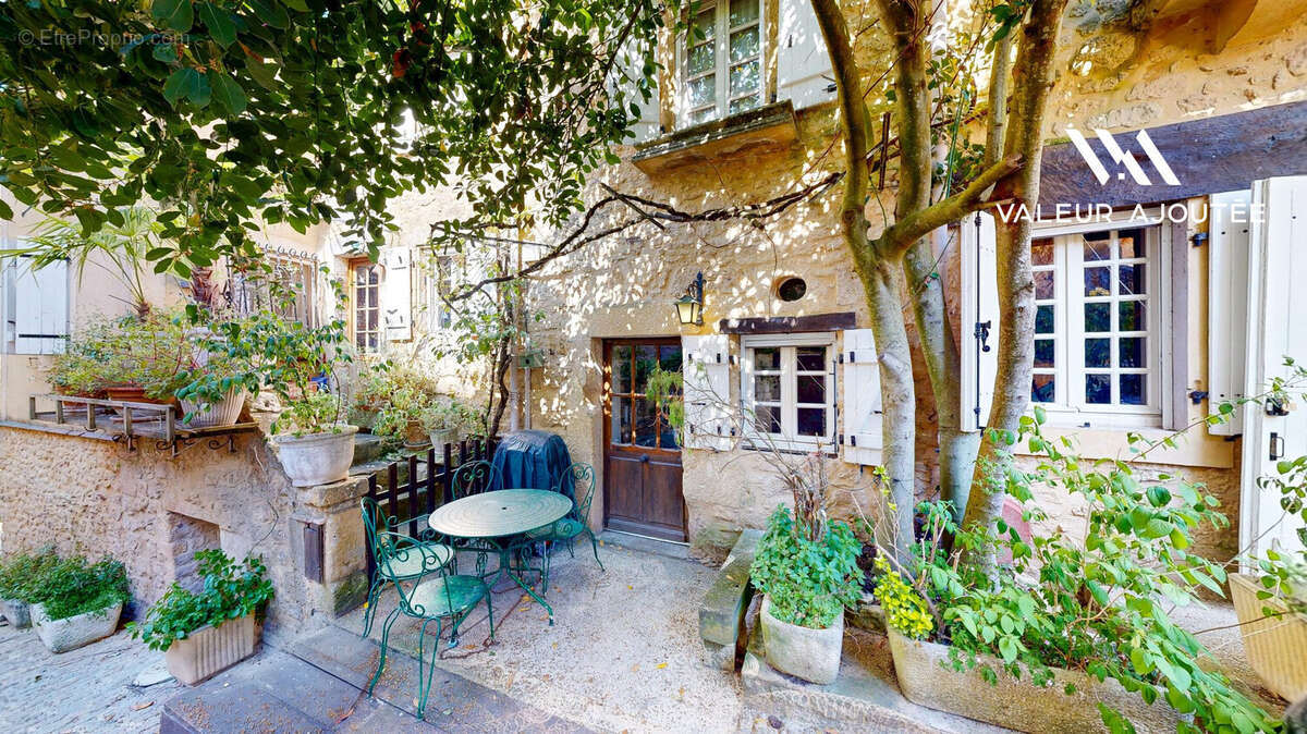 Maison 325 m² à Salles-De-Belves  - photo 2