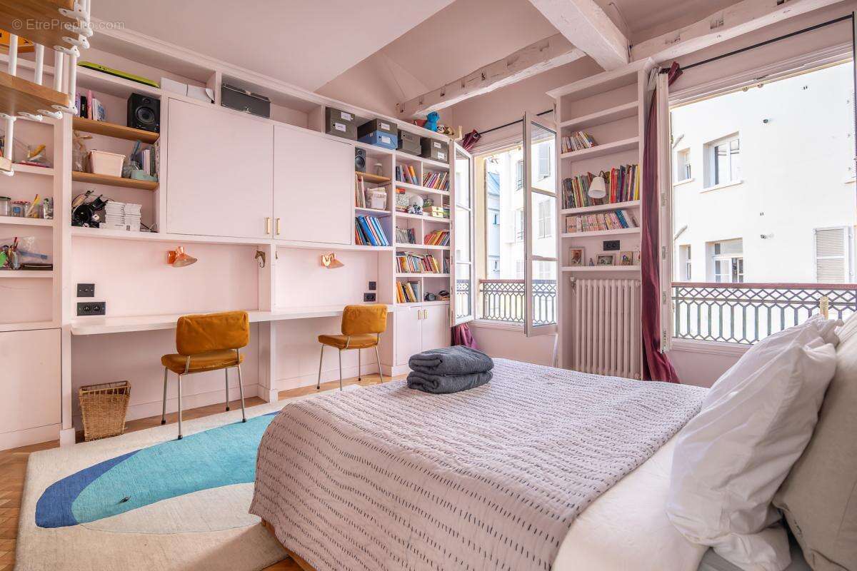 Appartement à PARIS-3E