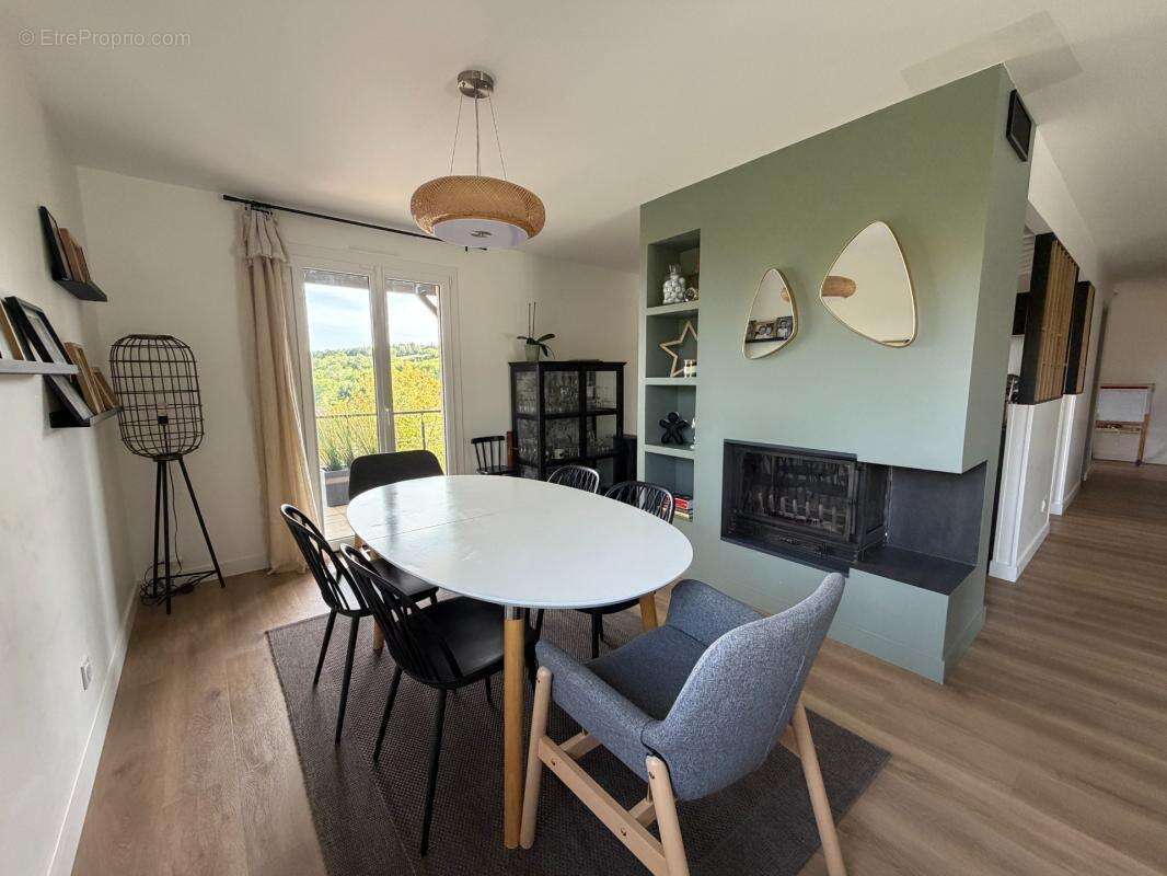 Maison à vendre La Roche-Blanche (63670) – Villa 7 pièces 172 m² avec piscine et vue imprenable - photo 5