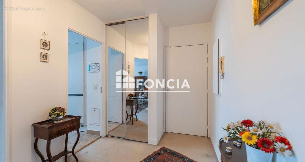 Appartement à COURBEVOIE