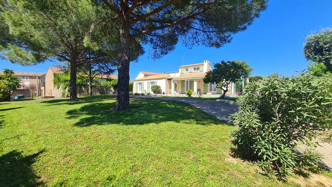 jolievilla de 129m² avec piscine/dépendance sur 1606m² de terrain - photo 1