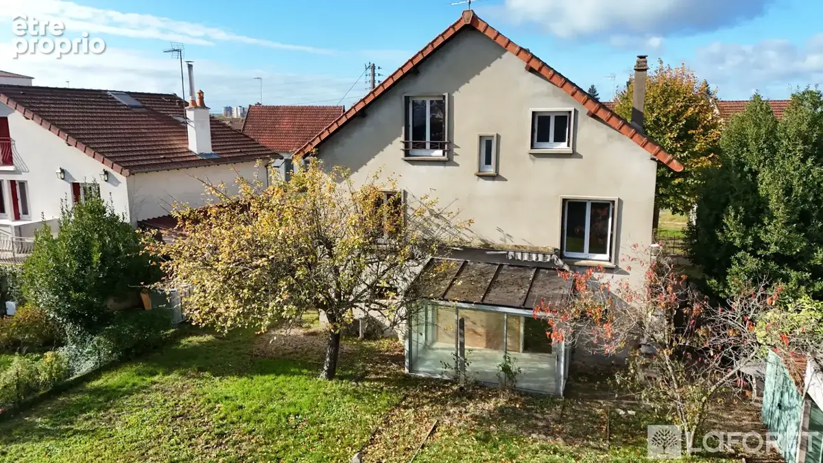 YZEURE - Maison de 6 pièces quartier des Cladets - photo 2