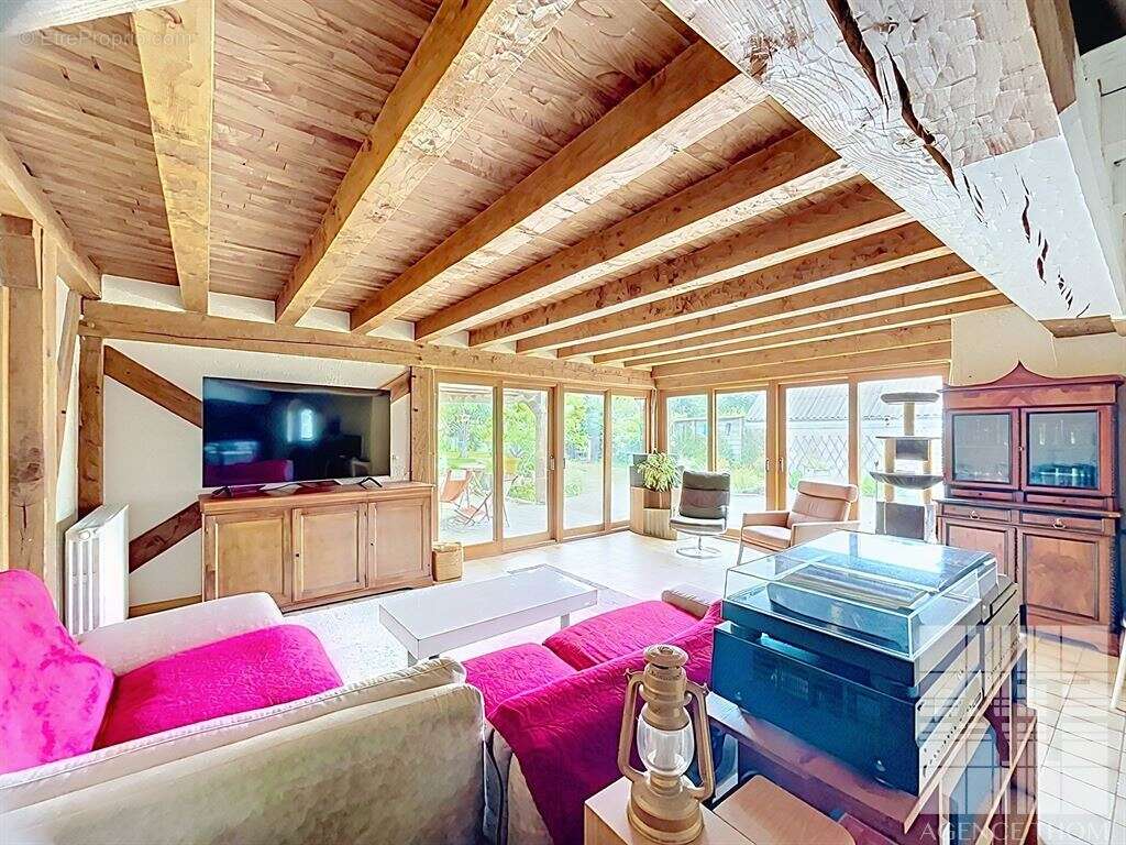 Propriété de charme en pierres avec dépendances et terrain en bordure de ruisseau - photo 5