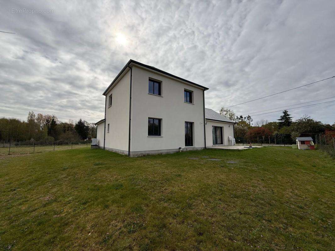 Maison à NEUVY-EN-SULLIAS