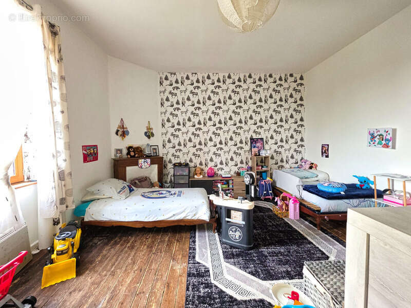 Maison à SAINT-LAURENT-SUR-GORRE