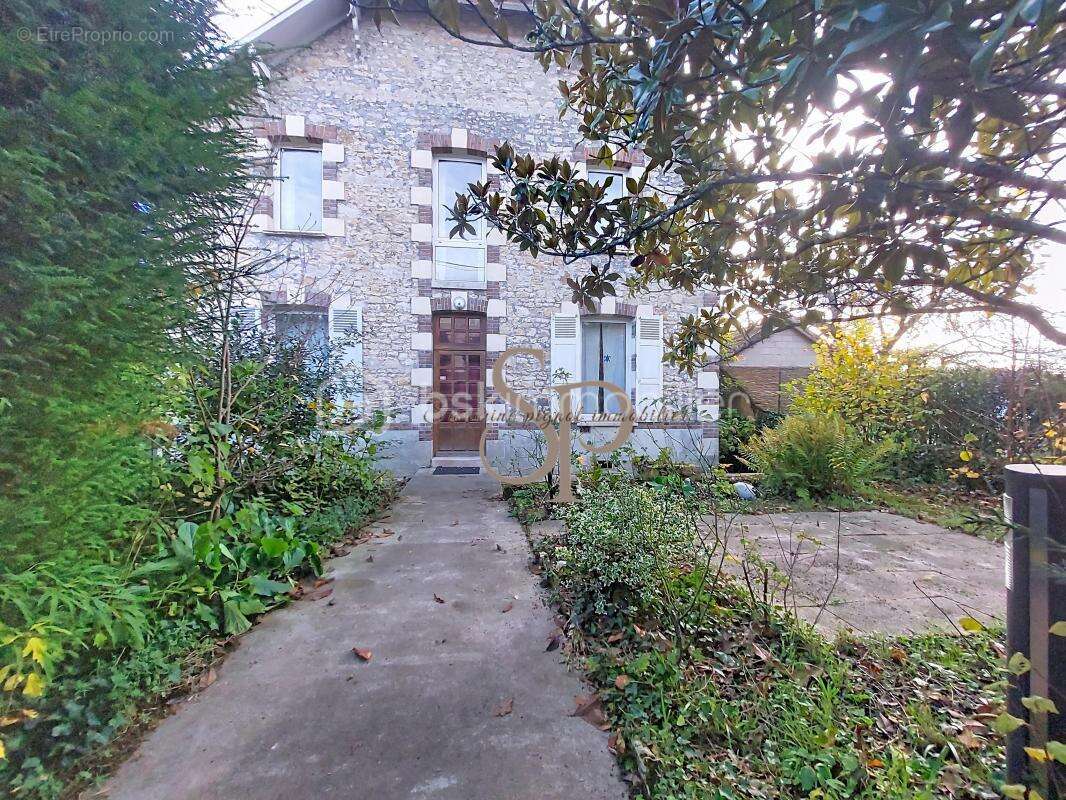 Maison à LORREZ-LE-BOCAGE-PREAUX