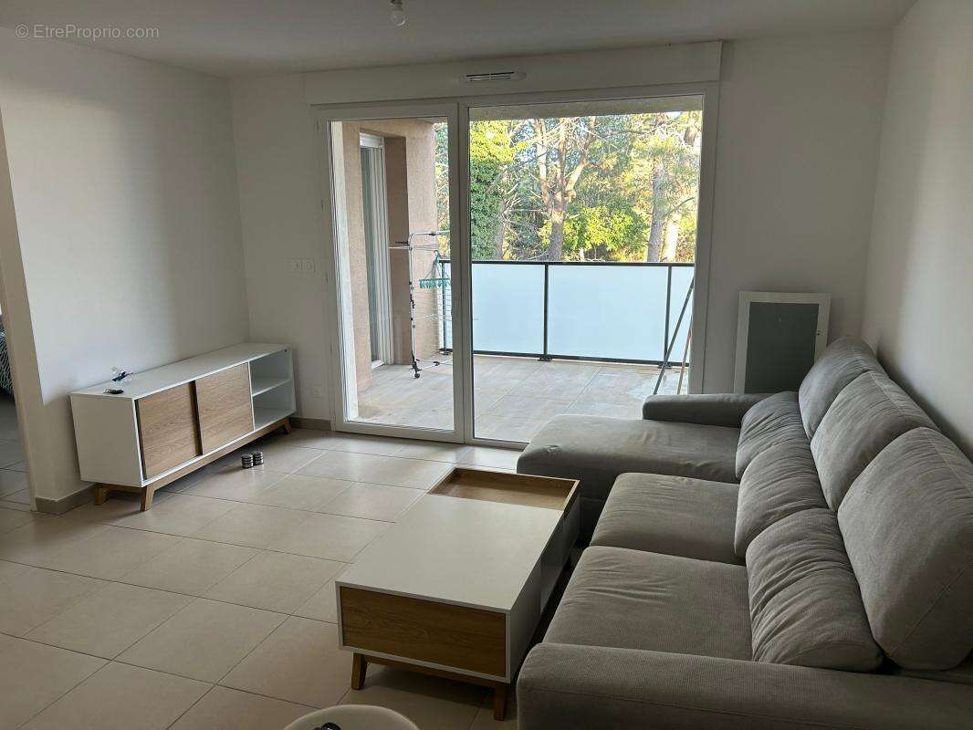 Appartement à GARONS