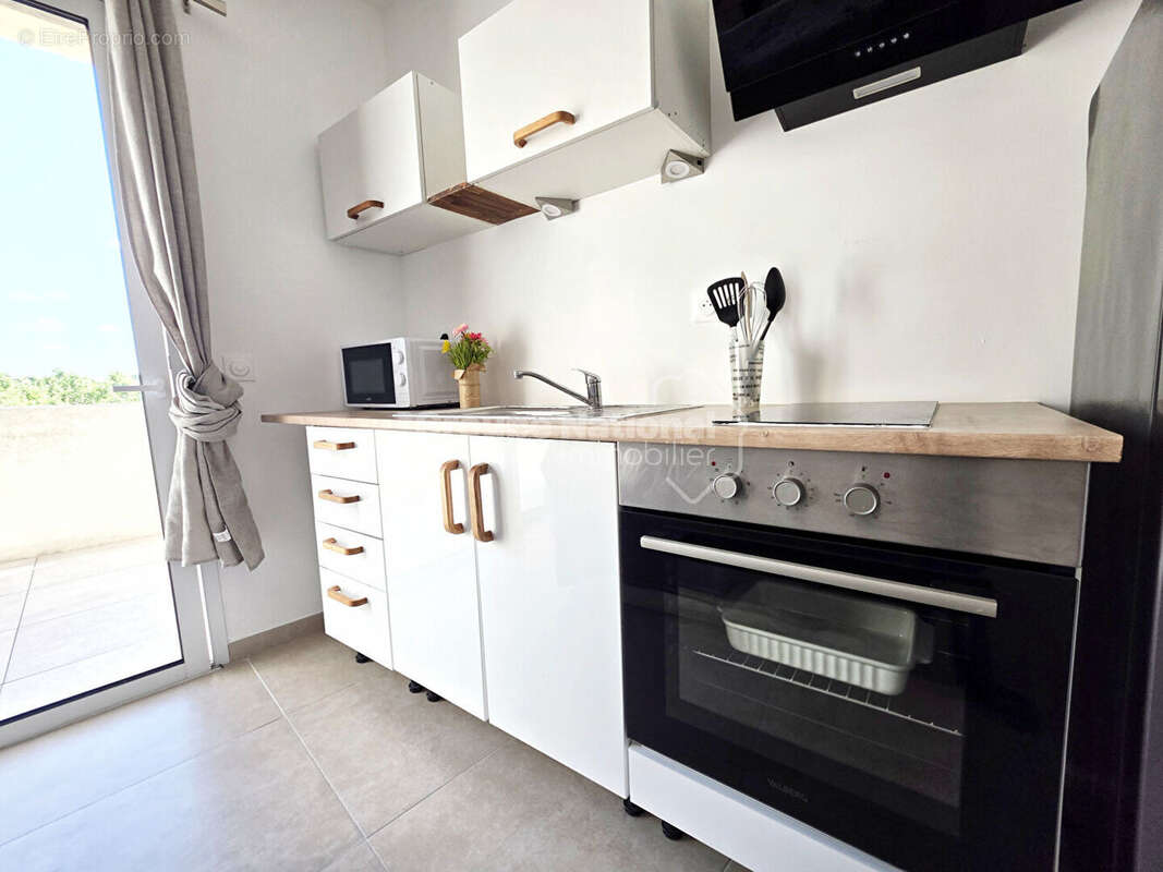 Studio 23 m² Centre-ville d'Istres Terrasse sans vis-à-vis + parking sécurisé - photo 3