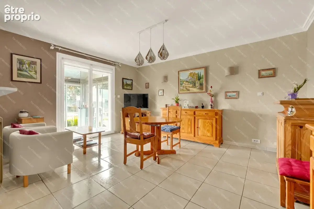 Maison familiale de plain-pied avec véranda, garage et piscine - photo 7