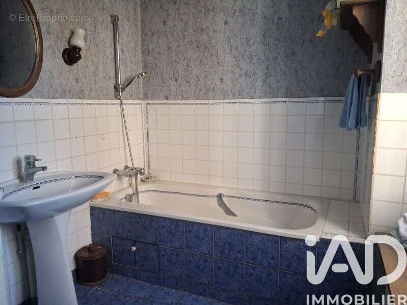 Maison 117 m² à Saint-Jean-Saint-Germain  - photo 9