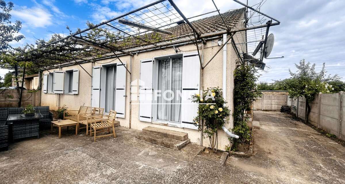 Maison à MARVILLE-MOUTIERS-BRULE