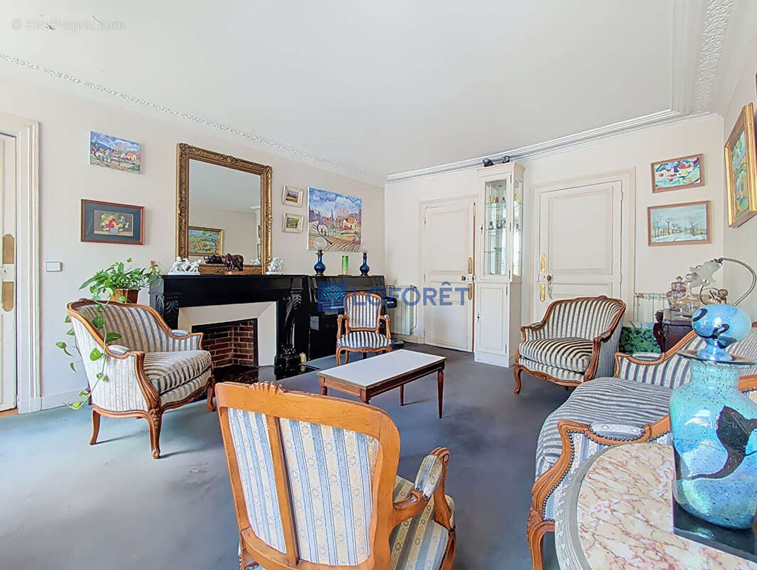 Appartement à PARIS-2E