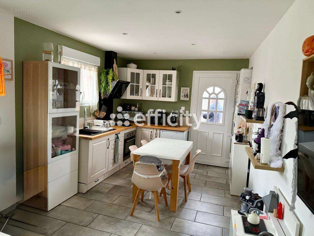 Maison à BAILLEUL-SUR-THERAIN