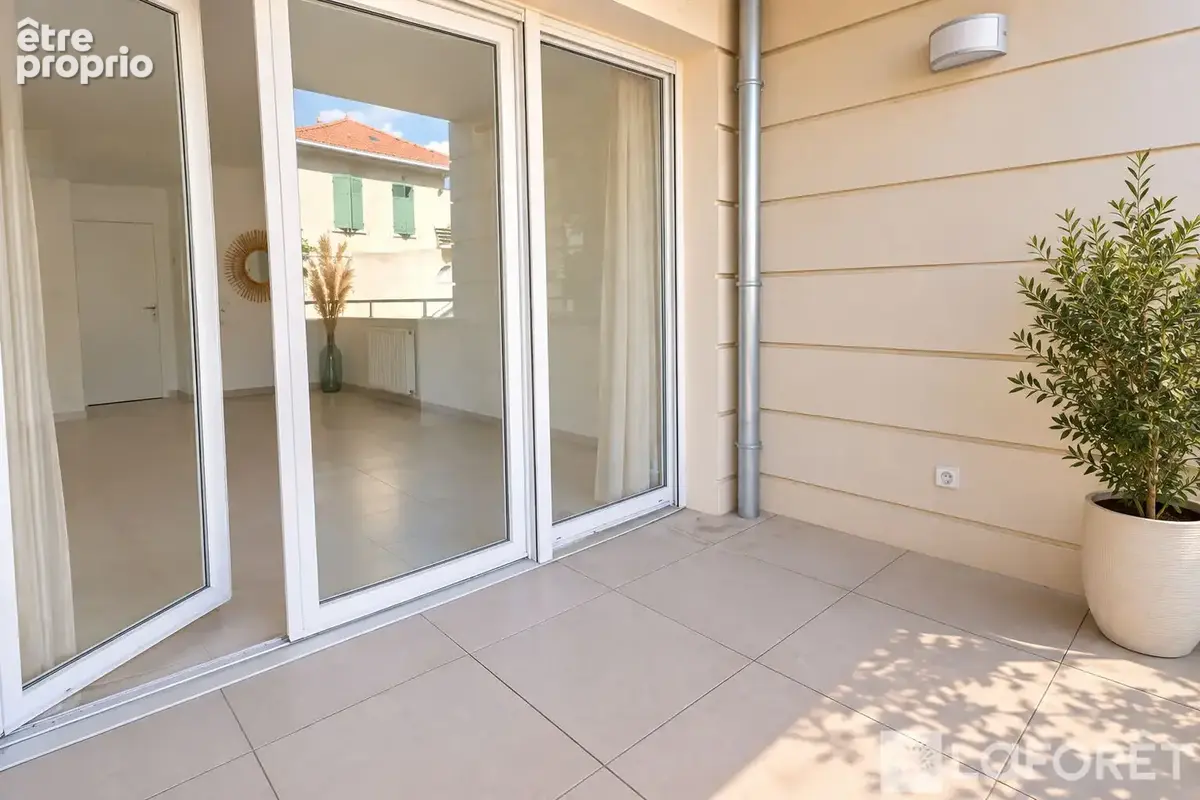 Centre ville de La Londe Les Maures, appartement 4 pièces, terrasses, 2 stationnements - photo 7